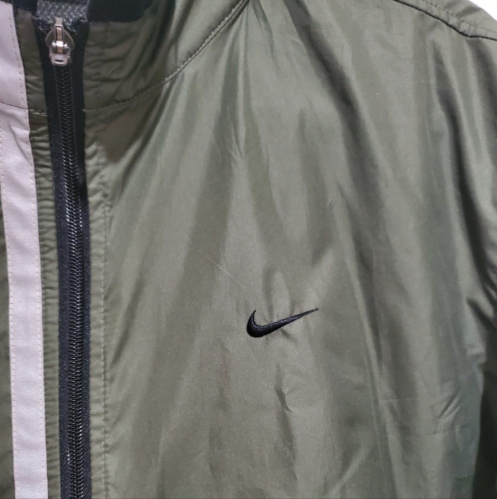 NIKE MEN'S WINDBREAKER JACKET OLIVE GREEN SIZE M - Picture 3 of 9